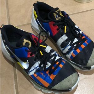 Cool Nike shoes ! Size 7y. All star KD
